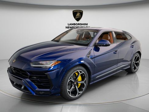 Used 2020 Lamborghini Urus AWD/4WD image 3