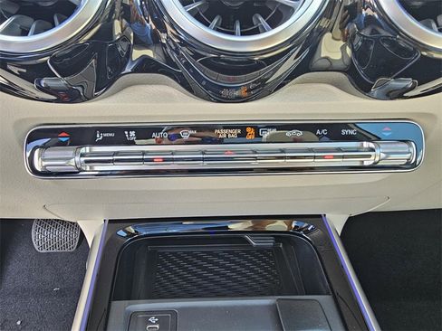 Used 2025 Mercedes-Benz GLB 250 image 21