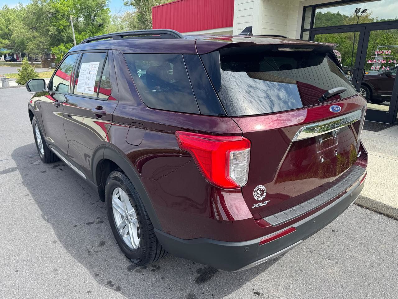 Used 2022 Ford Explorer XLT w/ Equipment Group 202A AWD/4WD image 5