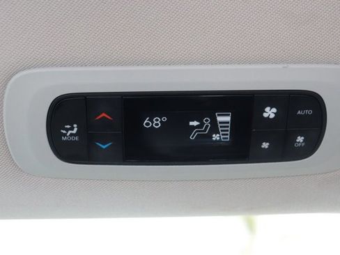 Used 2023 Chrysler Pacifica Touring-L FWD image 25