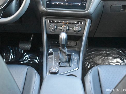 Used 2020 Volkswagen Tiguan SE w/ Panoramic Sunroof Package AWD/4WD image 30