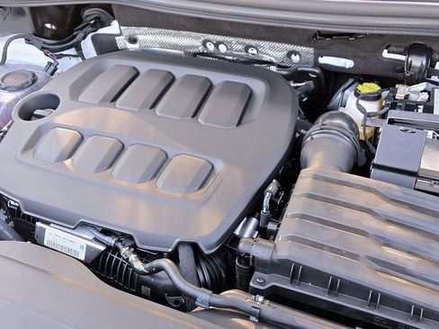 New 2026 Volkswagen Tiguan SE R-Line FWD image 10