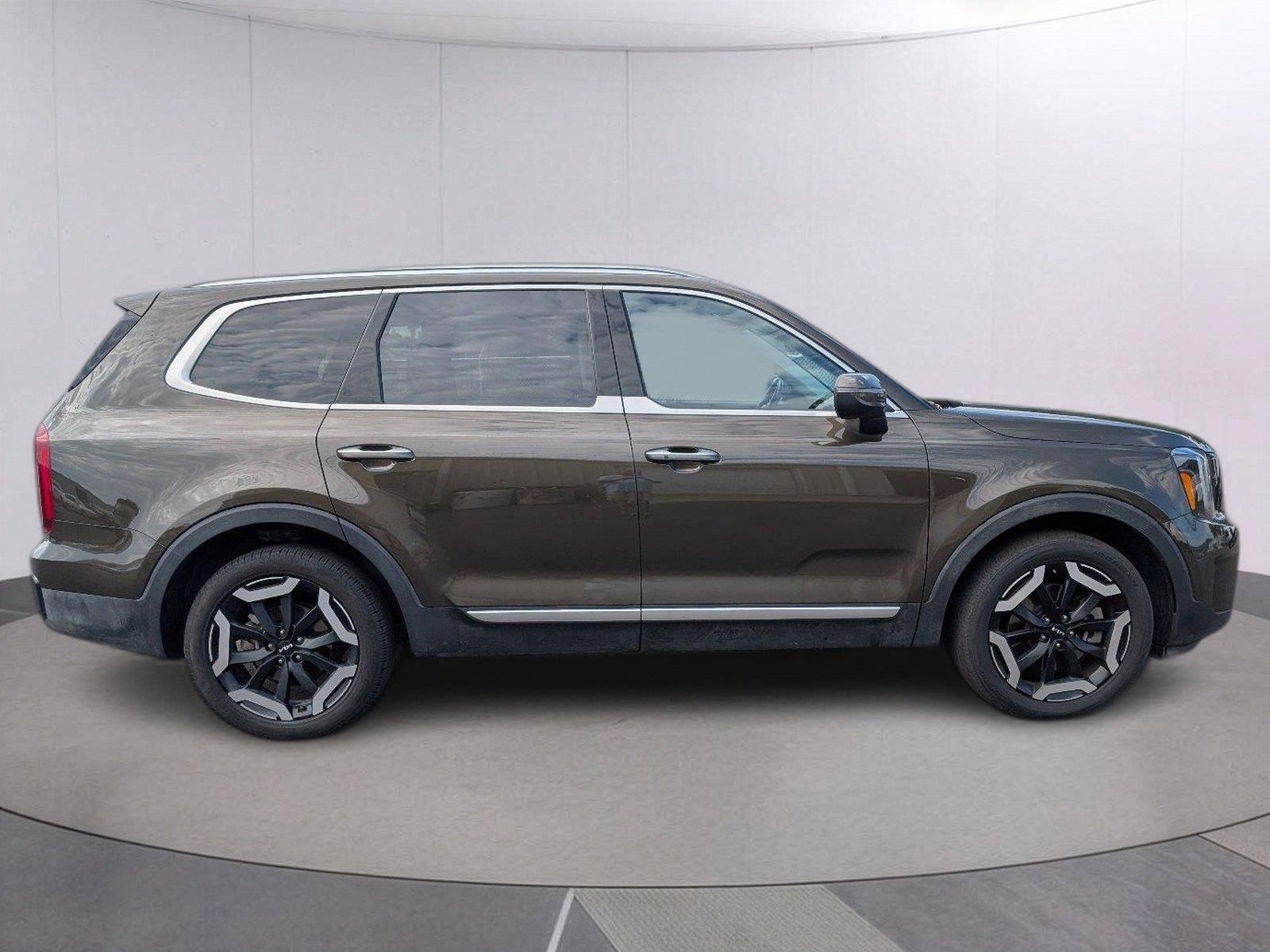 Used 2025 Kia Telluride S AWD/4WD image 7