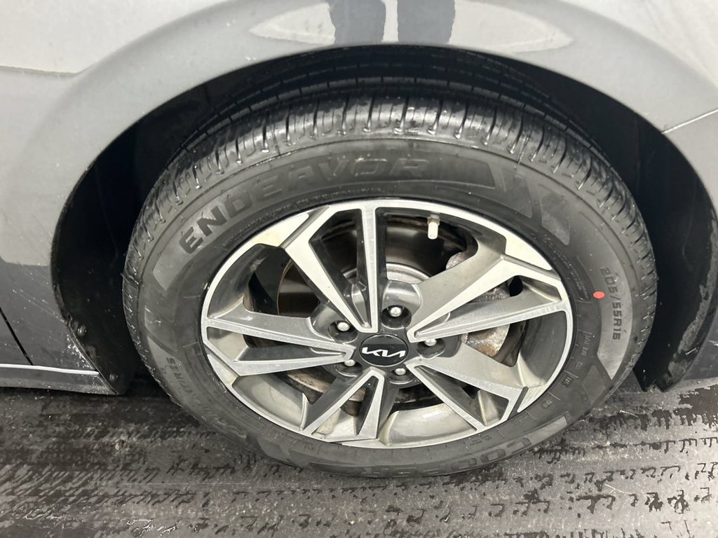 Certified 2023 Kia Forte LXS w/ LXS Technology Package FWD image 8