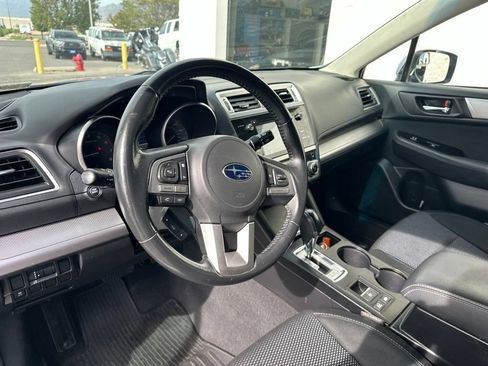 Used 2017 Subaru Outback 2.5i Premium AWD/4WD image 11