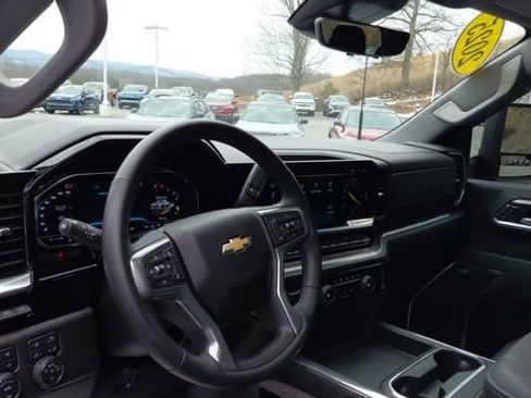 Used 2025 Chevrolet Silverado 2500 LTZ w/ LTZ Premium Package image 14