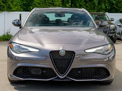 Used 2023 Alfa Romeo Giulia Veloce AWD/4WD image 2