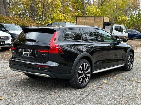 New 2026 Volvo V60 B5 Cross Country Ultra w/ Protection Package Premier image 2
