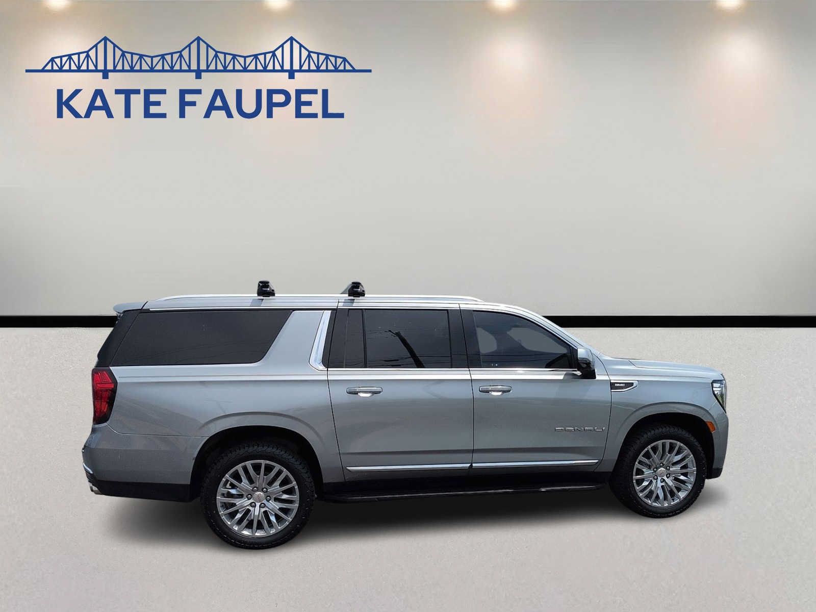 Used 2023 GMC Yukon XL Denali AWD/4WD image 8