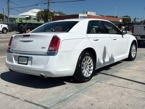 Used 2014 Chrysler 300 image 13