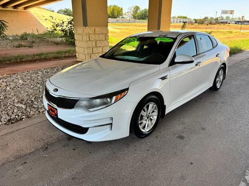 Used 2017 Kia Optima LX FWD image 7