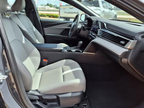 Certified 2025 Toyota Camry SE w/ Convenience Package image 18