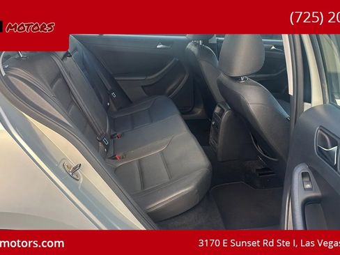Used 2012 Volkswagen Jetta SE FWD image 13