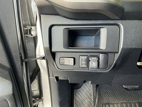 Used 2017 Toyota Tacoma TRD Sport w/ Tow Package image 18