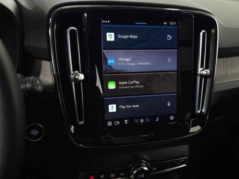 Certified 2025 Volvo XC40 B5 Plus image 25