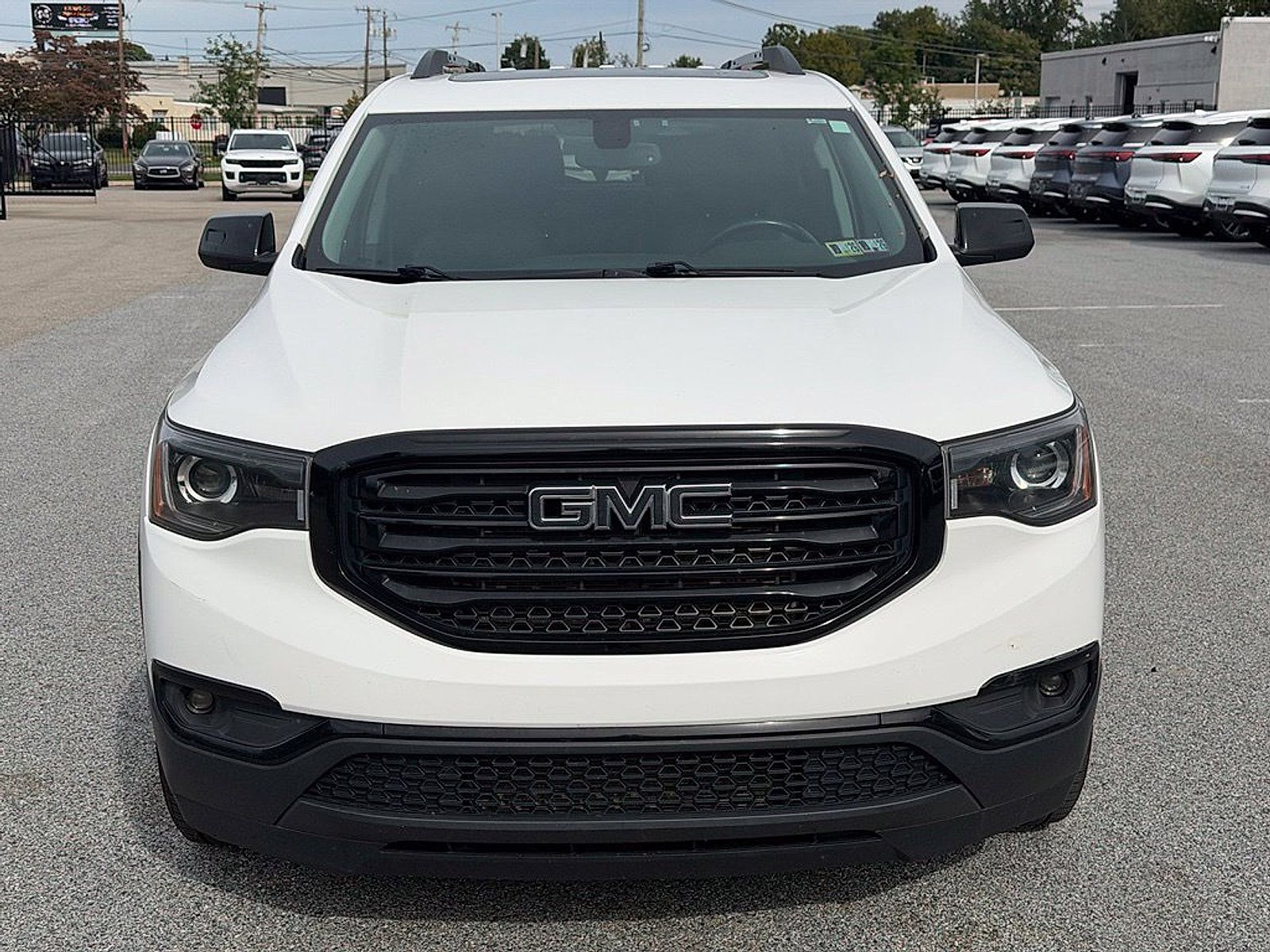Used 2019 GMC Acadia SLT w/ Black Edition AWD/4WD image 2