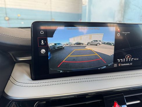 Used 2025 Genesis G70 2.5T image 17