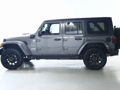 Used 2022 Jeep Wrangler Unlimited Sahara w/ Cold Weather Group image 37