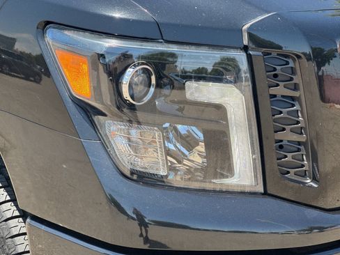 Used 2018 Nissan Titan SV w/ SV Convenience Package AWD/4WD image 36
