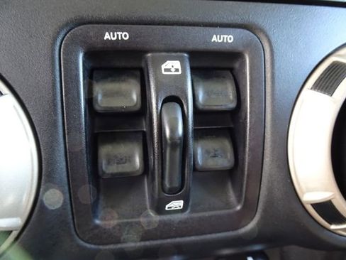 Used 2016 Jeep Wrangler Unlimited Sahara image 21