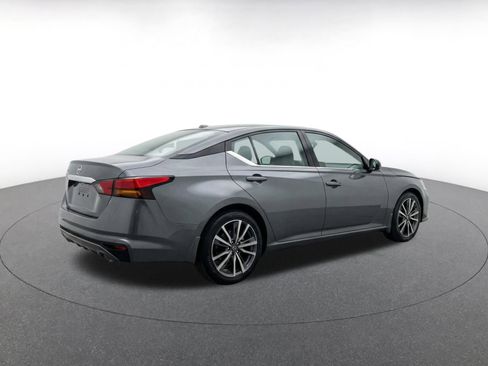 Used 2025 Nissan Altima 2.5 SV FWD image 9