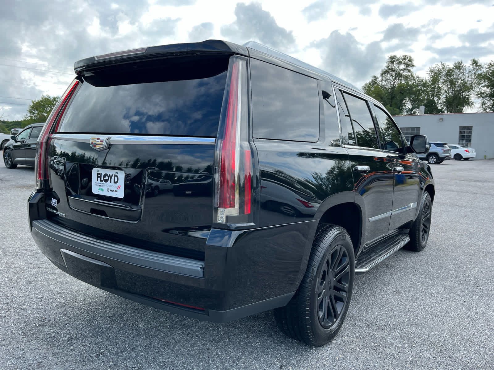 Used 2018 Cadillac Escalade 4WD image 3