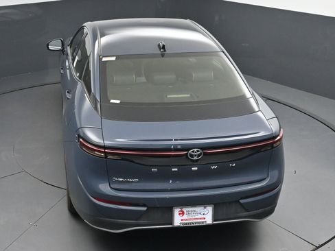 Certified 2025 Toyota Crown XLE image 36