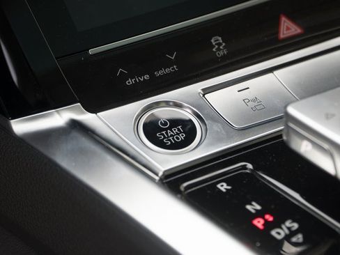 Used 2024 Audi Q8 e-tron Premium Plus w/ Premium Plus Package image 28