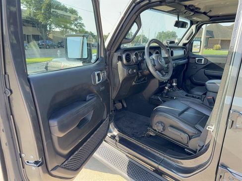 Used 2023 Jeep Gladiator Sport AWD/4WD image 7