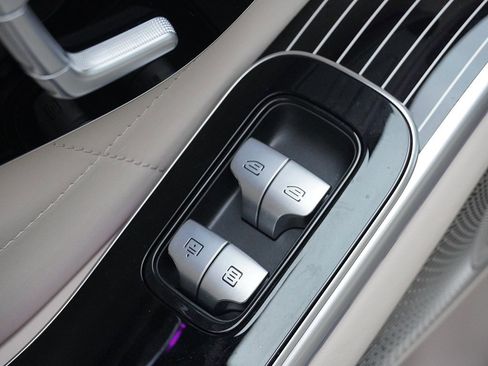 Used 2023 Mercedes-Benz S 580 4MATIC Sedan w/ 3D Technology Package image 48