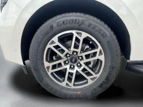 New 2025 Ford Expedition Max Active image 37