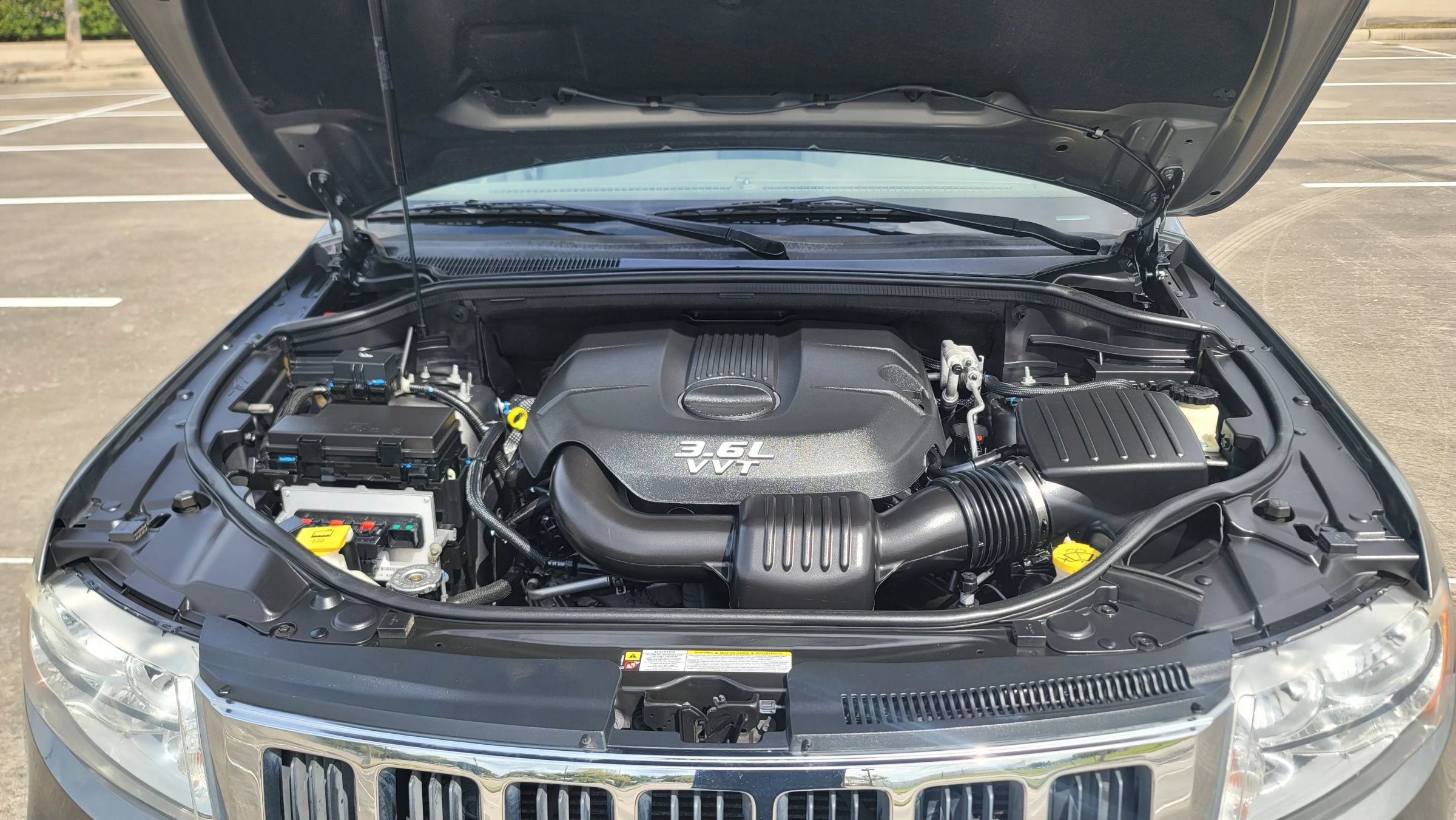 Used 2012 Jeep Grand Cherokee Laredo RWD image 24