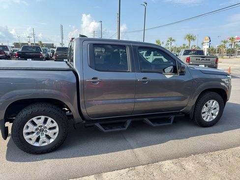 Used 2022 Nissan Frontier SV w/ SV Premium Package RWD image 5