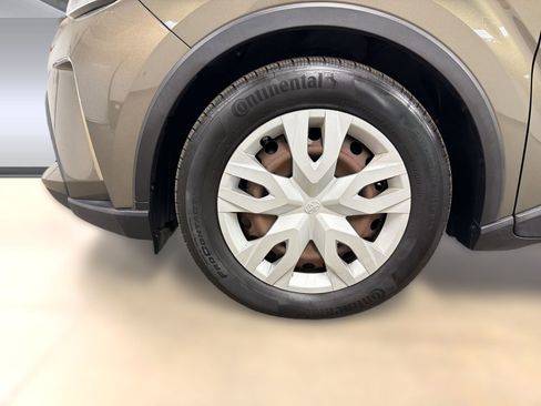 Used 2021 Toyota C-HR LE image 11