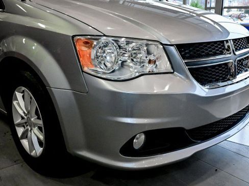 Used 2019 Dodge Grand Caravan SXT w/ Rear Park Assist Package image 10