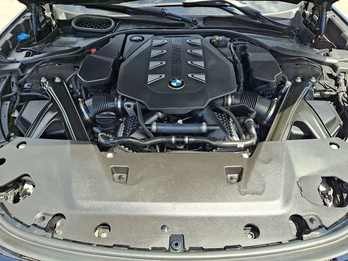 Used 2023 BMW 760i xDrive w/ Executive Package AWD/4WD image 28