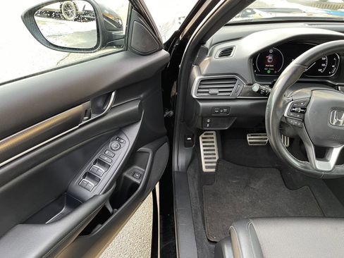 Used 2022 Honda Accord Sport image 2