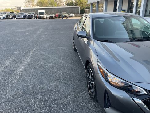 Used 2024 Nissan Sentra SV image 2