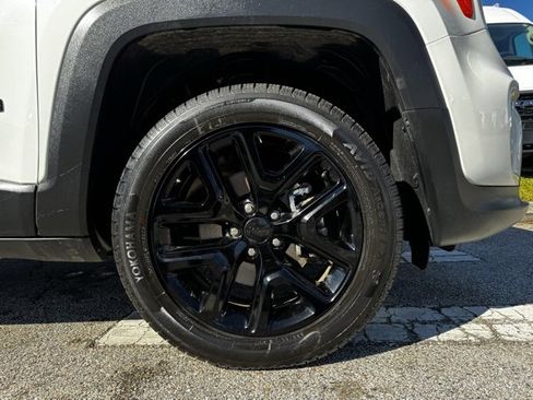 Used 2023 Jeep Renegade Altitude image 9