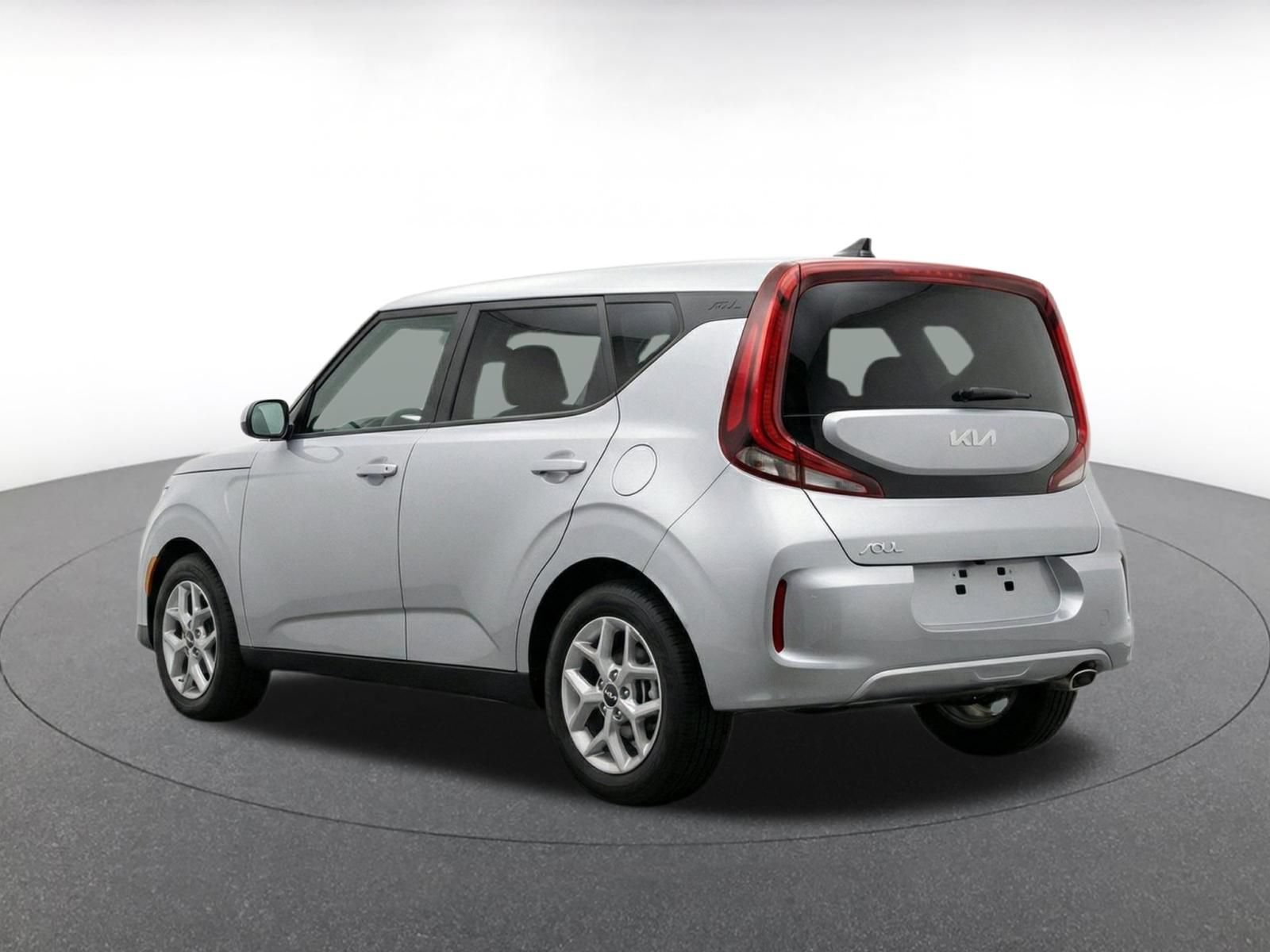 Used 2025 Kia Soul LX w/ LX Technology Package FWD image 6