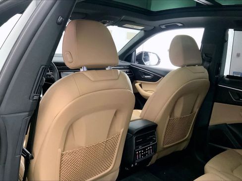 Used 2023 Audi Q8 Prestige image 10