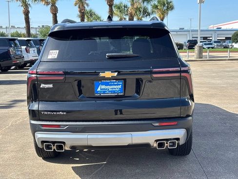 New 2026 Chevrolet Traverse LT w/ Sun and Wheel Package FWD image 11