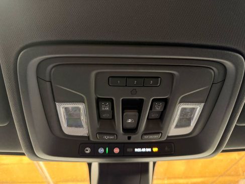 Used 2019 Chevrolet Silverado 1500 High Country w/ Technology Package AWD/4WD image 23