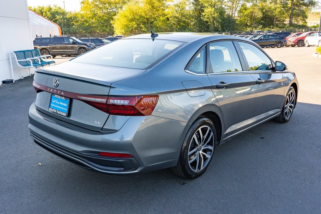 Used 2025 Volkswagen Jetta SE FWD image 14