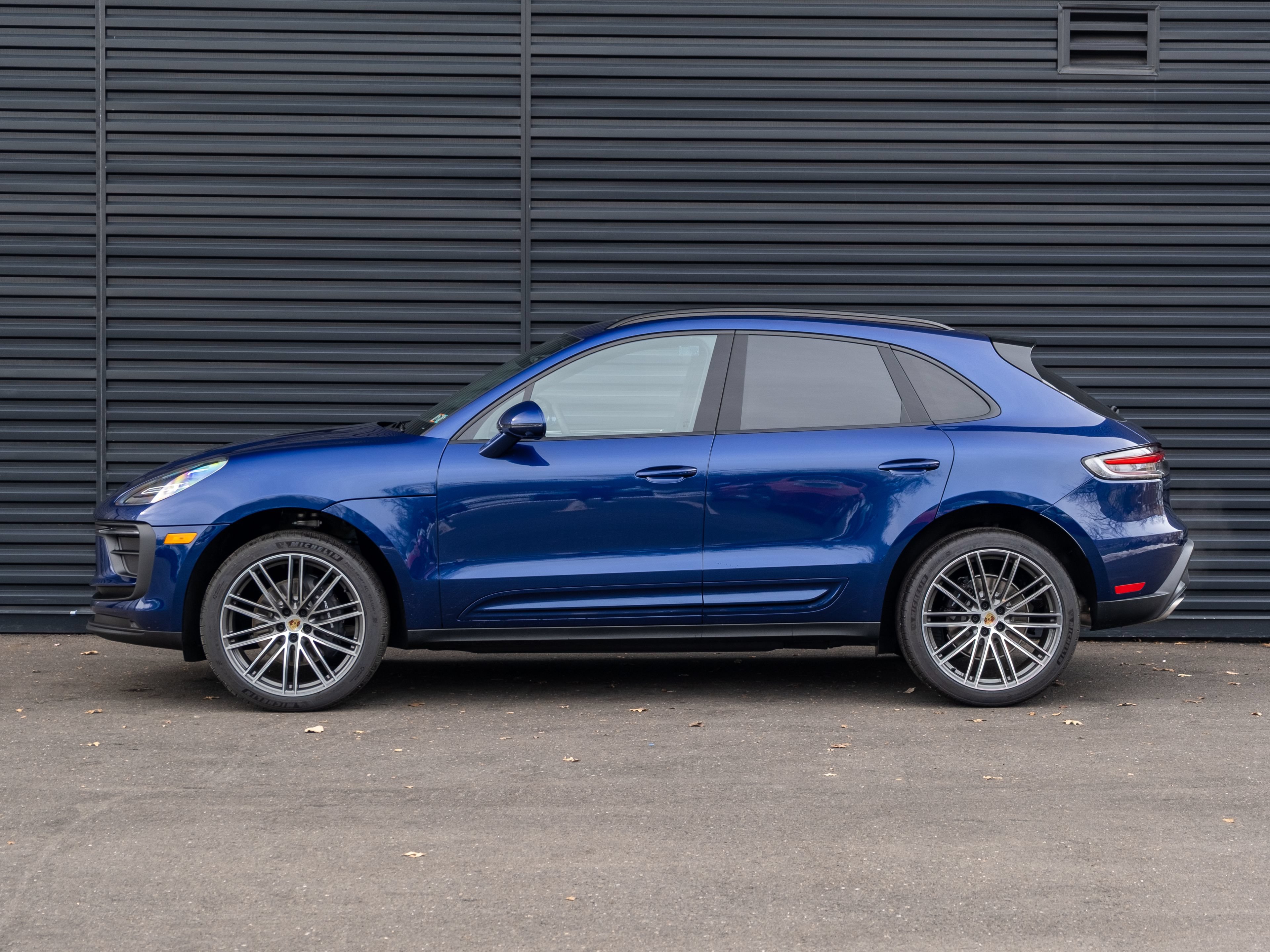 Certified 2026 Porsche Macan AWD/4WD image 2