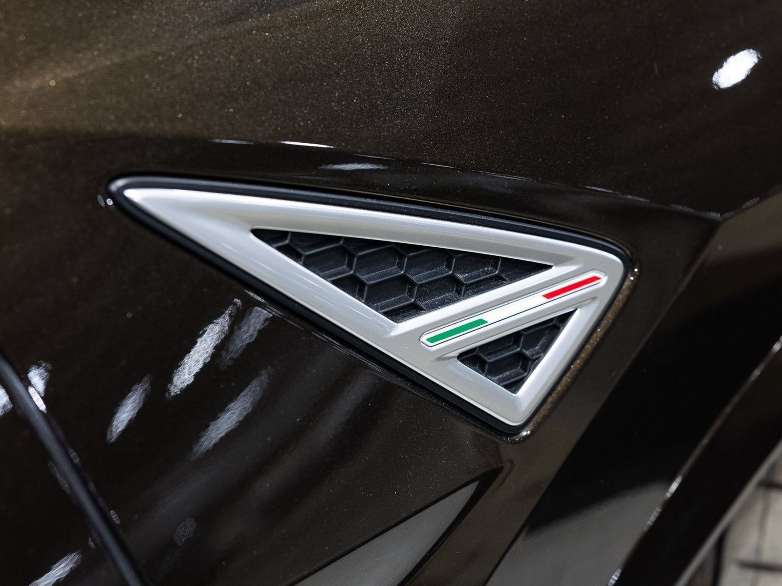 Used 2021 Lamborghini Urus AWD/4WD image 14