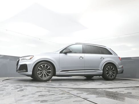 Used 2021 Audi SQ7 Premium Plus w/ Executive Package image 29
