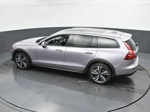 New 2026 Volvo V60 B5 Cross Country Plus w/ Climate Package AWD/4WD image 36