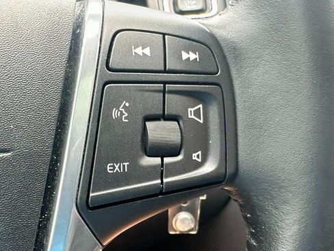Used 2016 Volvo XC60 T5 Premier w/ Proximity Package FWD image 19