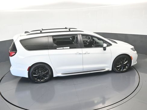 Used 2023 Chrysler Pacifica Touring-L w/ S Appearance Package image 55